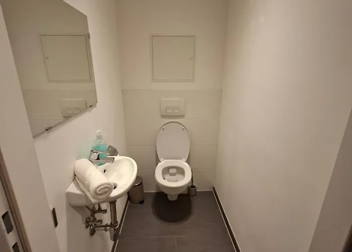 U1 Metro Nearby - 1-br - Fast Wi-fi