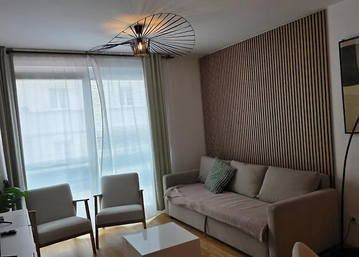 U1 Metro Nearby - 1-br - Fast Wi-fi